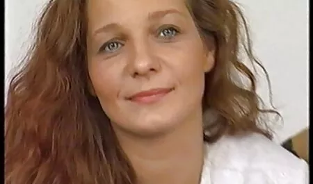 Gruppo di succosa lingue con il fuoco video amatoriali di sesso con animali
