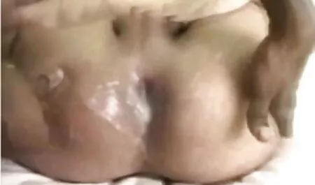 Una donna video amatoriali sexy eccitata ha difeso un uomo.