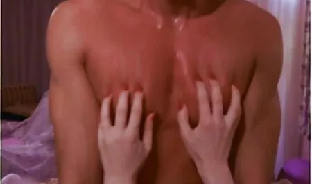 Do ogni buco a due uomini nel video car sex amatoriale bagno.
