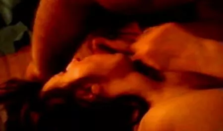 La polizia ha maledetto un giovane con le tasse per aver distrutto i documenti. donne sex amatoriali