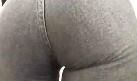 Girato anal sex amatoriale come un amante lavandino in bagno