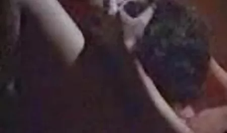 Mia Mamma Figlia sbattuto su un divano in pelle e scopata animal sex amatoriale