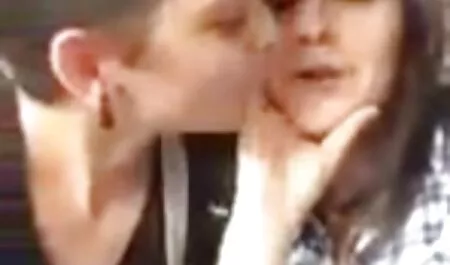 la rossa seduce sua madre in cucina. sexi video amatoriali