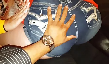 Un gruppo di porno in un ristorante filmati sex amatoriali sul pavimento sporco