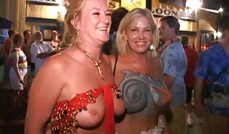 Bionda con un grande culo rotondo prende il video sexy amatoriali gratis membro