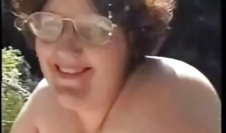 L'hanno portata all'ano dopo aver preso la ragazza per strada e sono sex mature amatoriale andati in bagno.