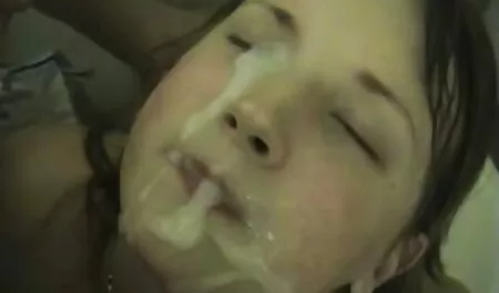 Il furgone russo nella sex amatoriale video sala da biliardo sembra molto ordinario.