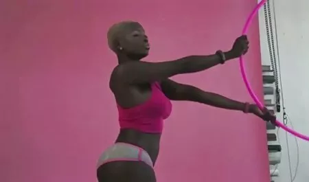 Le rosse lo friggono dal tavolo video amatoriali sex italiani sulla testa.