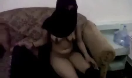 Le ragazze sono costrette a mangiare sex casalinghi uno schiavo.