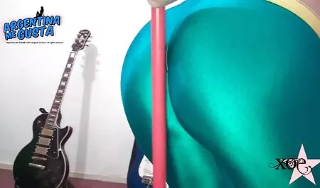 Bruna in una palestra car sex amatoriale viene scopata