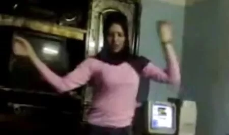 La bellezza non si rifiuta mai di ingannare questo punto con l'abilità video casalinghi sexy della macchina.