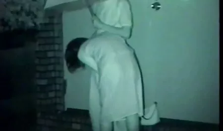 Cravatta e appendere ragazza sexy amatoriale