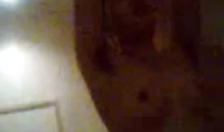 Donna con un allenatore amatoriali video sex di bodybuilding viene scopata in anale