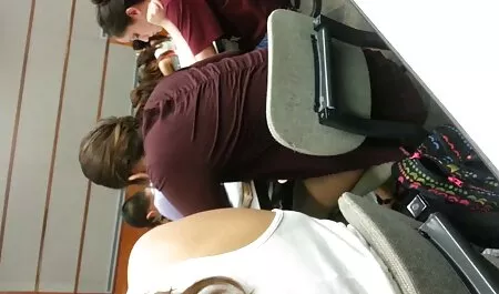Sorella del cazzo che parla sex video amatoriali gratis con mia madre al telefono.