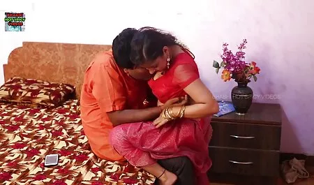 massaggiatrice tettona succhia il cazzo del cliente che sex mature amatoriale si masturba.