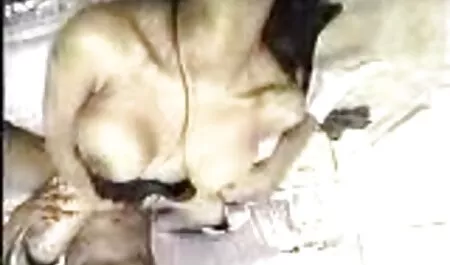 L'uomo in soffitta gli ha dato il moglie sex amatoriale passaparola dopo aver finito lo sguardo con lui in uno stile umoristico finito il suo volto