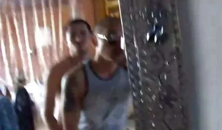 Il ragazzo ha soddisfatto le sue eccitanti fantasie amatoriale sex tape con mia madre.