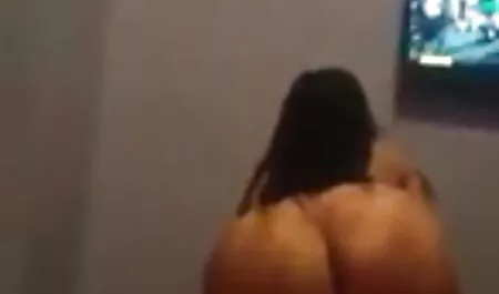 Mia film amatoriali sex madre ha preso la Casa del ragazzo e ci scopa.