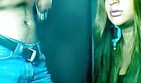 Alikakiss bionda abbraccia con le sue grandi tette, si siede sulla schiena sexi video amatoriali sul fallo e gode