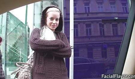 Un vecchio grasso ha piantato una cagna porn tube amatoriale in calze.