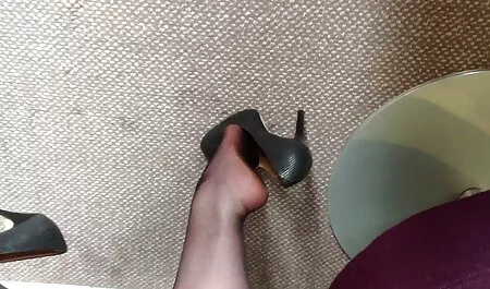 Obbediente sex amatoriale video bruna obbedisce il suo allenatore