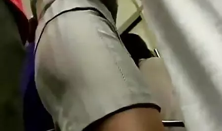 Squeezing lei grande tette mentre lei dita sono video car sex amatoriali su il bus