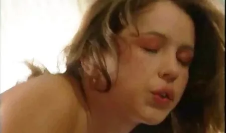 Lei succhia papà e poi si fa scopare da due mamme film amatoriali sex patrigno.