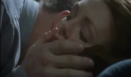 Bella madre tradisce sex anal amatoriale un ragazzo in garage.