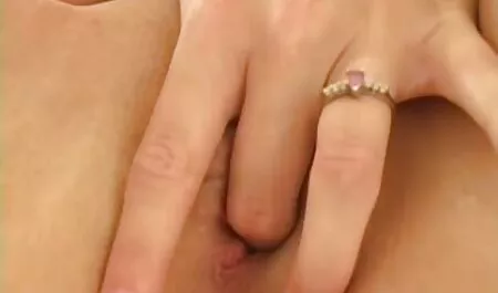 Retrò porno con una bella amatoriale car sex bionda